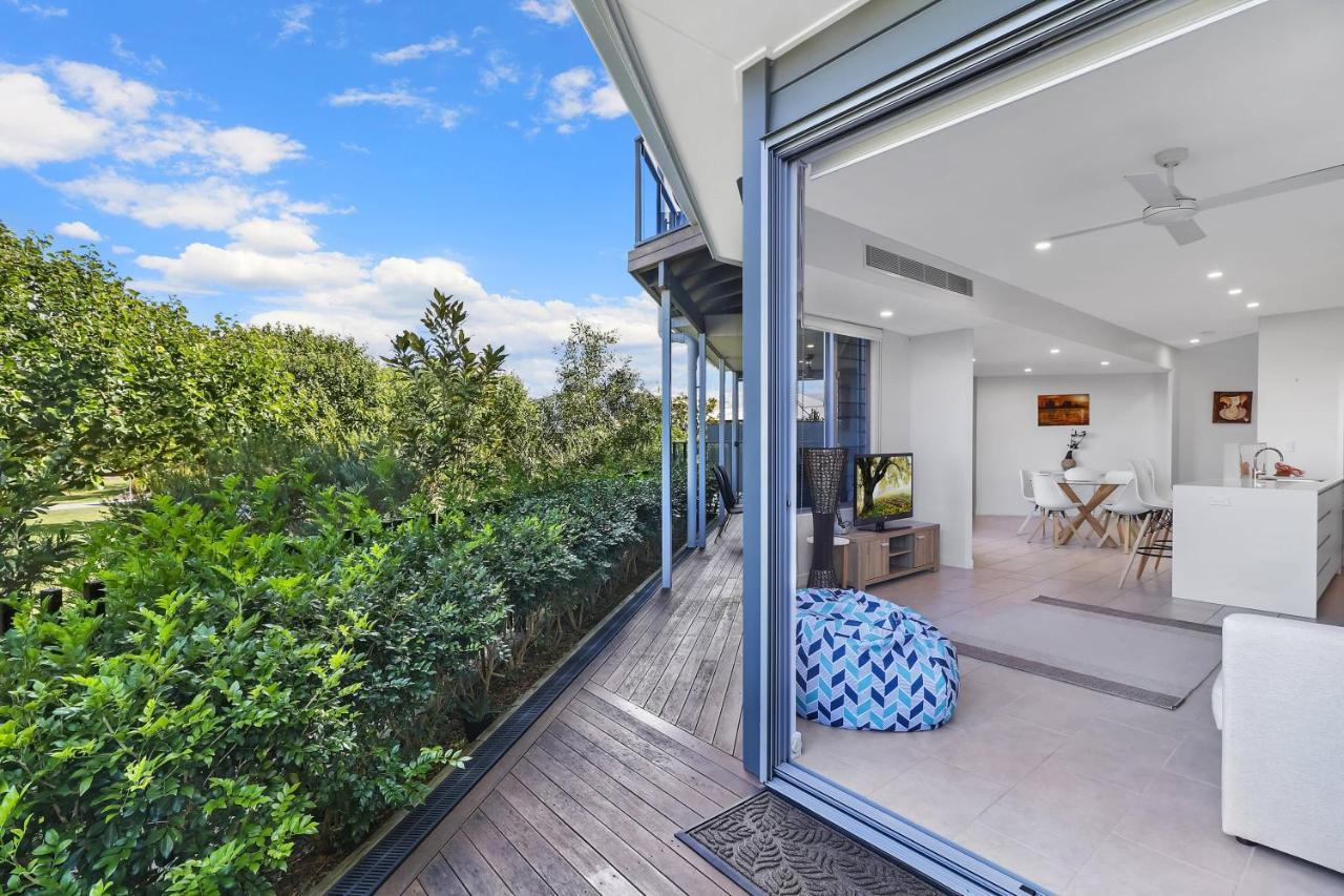 Welcoming Lakeside Getaway With Waterviews, Wifi, Pool & Park Mooloolaba Exterior photo