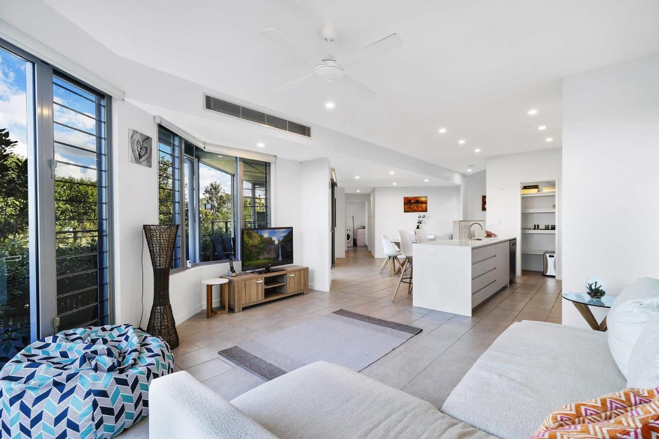Welcoming Lakeside Getaway With Waterviews, Wifi, Pool & Park Mooloolaba Exterior photo