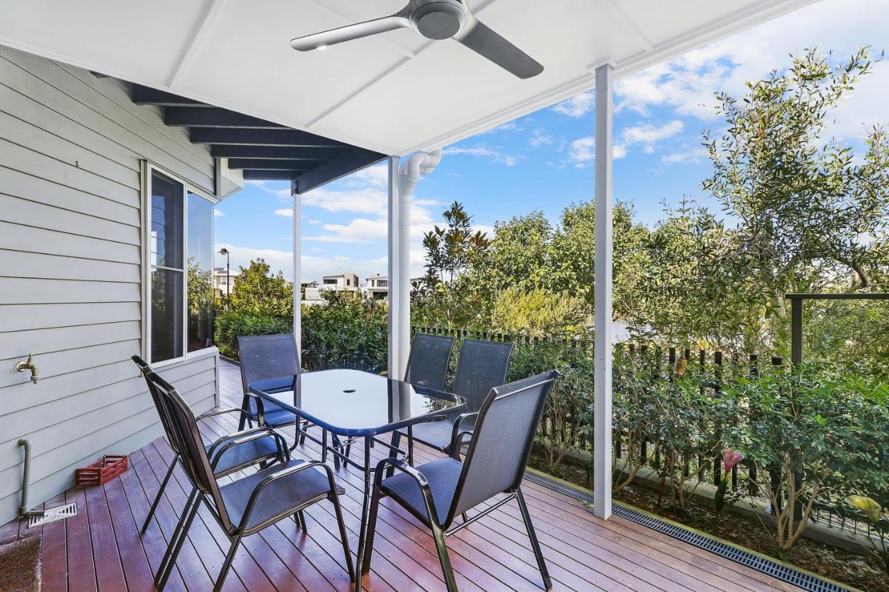 Welcoming Lakeside Getaway With Waterviews, Wifi, Pool & Park Mooloolaba Exterior photo